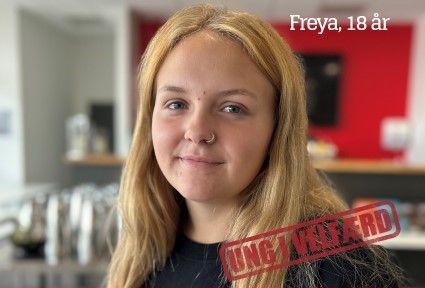 Ung pige og slogan: Ung i velfærd.