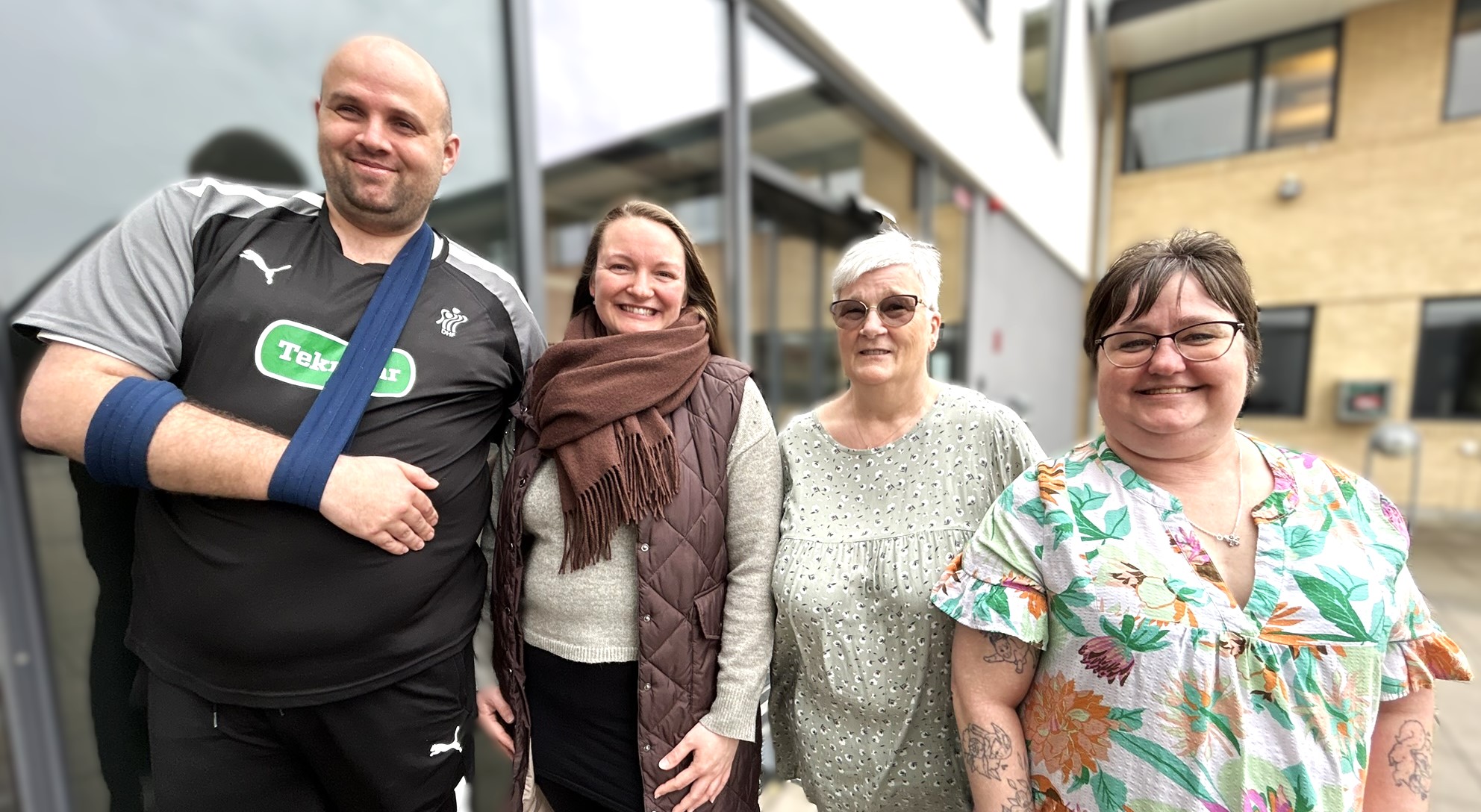 De går på arbejde. Og de tager en ny uddannelse. Alt sammen indenfor den samme uge. Steffen Jensen, Heidi Zarp, Maj-Britt Hansen og Maria Rewers er blandt de første kursister på SOSU Nykøbing Falsters nye tilbud ”Fleksibel SSH”. 
