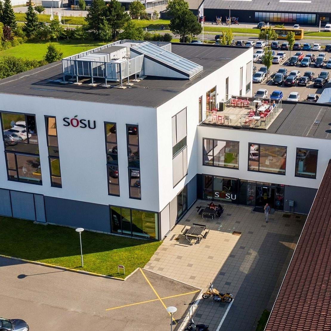 SOSU Nykøbing Falsters bygninger i Nykøbing F. fotograferet med drone.
