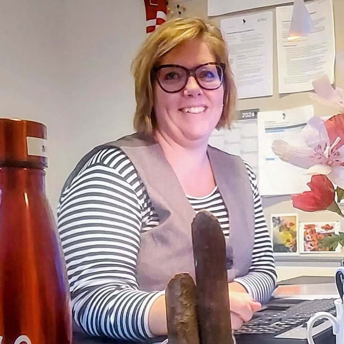 Mette Skaaning Ludvigsen ved sit skrivebord